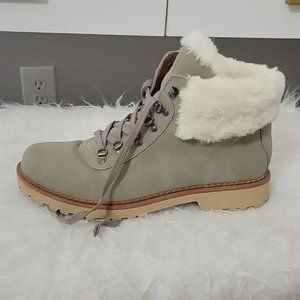 American Eagle Outfitters Women's Boots.Fur Lined Hiker Boots. Only wore once!!